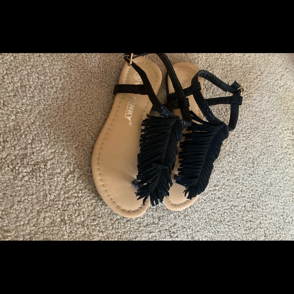 Girls sandals with fray